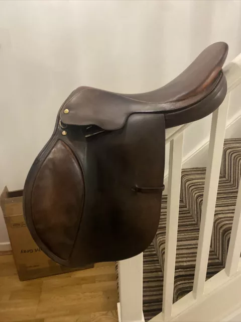 17 Inch Close Contact Brown English Leather Jumping Saddle Medium Width