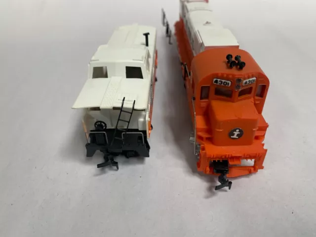 Vtg HO Tyco ICG Illinois Central Gulf Alco 430 Diesel Engine & Caboose (A12) 14