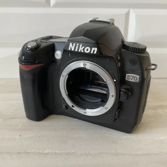 Nikon D70 12.1 MP Digital SLR Camera - Black (Body Only) 2