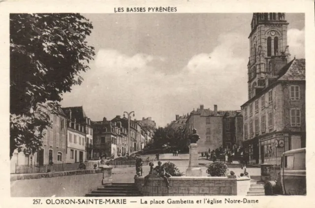 CPA Les Basses Pyrenées OLORON Ste-MARIE - La place Gambetta et... (171668)