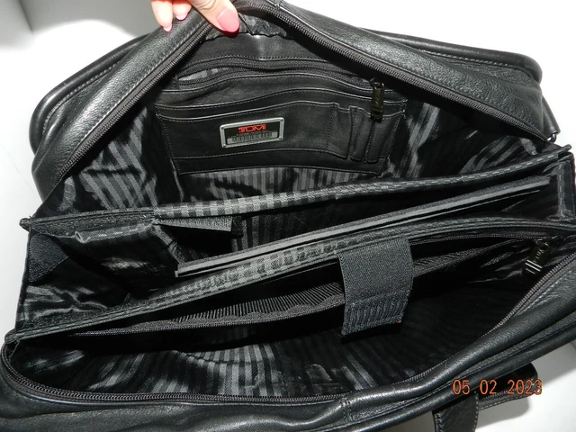 Tumi Alpha Deluxe Black Leather Messenger Bag Briefcase 9625D3 laptop case 3