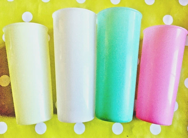 Ensemble de 11 gobelets pastels vintage à couvercles Tupperware + 1 sa – La Roue du Passé