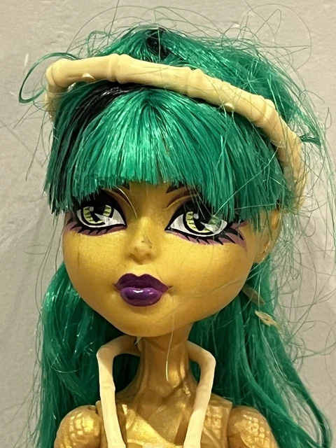 Monster High Jinafire Ghouls Getaway Daughter of Chinese Dragon- *Missing Hand 2