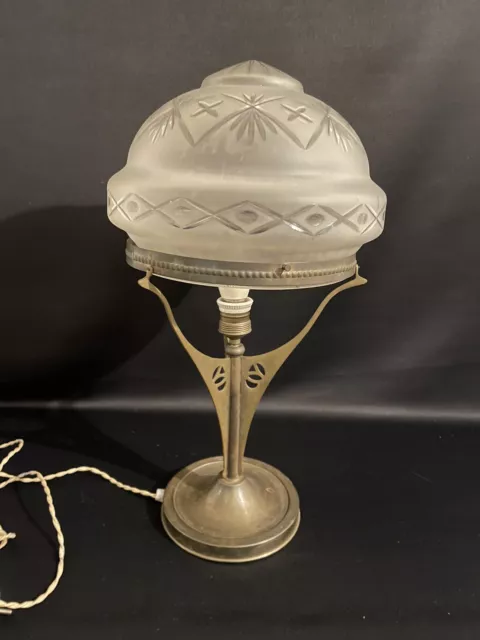 Art Deco Lampe Tischlampe großer Glasschirm Messing Fuß