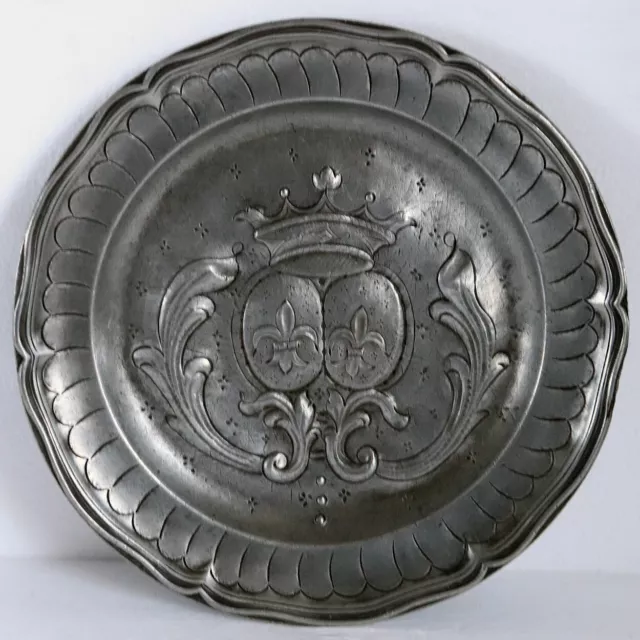 Antique French Pewter Armorial Wavy Edge Reeded Plate 19th century 2