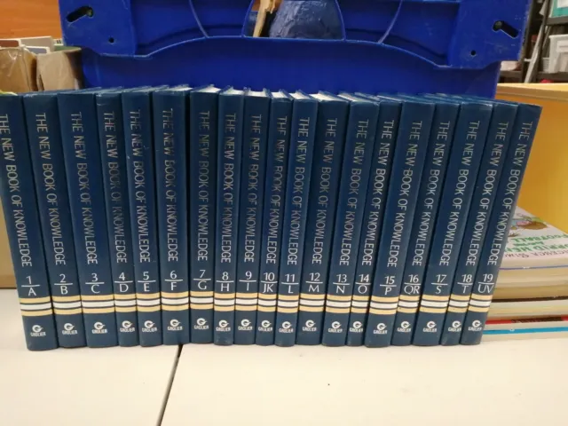NEW BOOK OF KNOWLEDGE Modern Encyclopaedias by GROLIER of USA Volumes 1-19 VGC