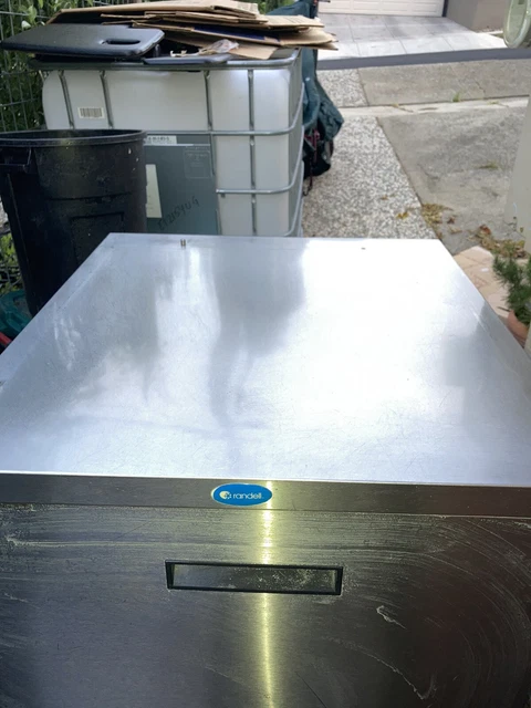 Freezer / Randell 9404/ 27" Single Door Under-counter Refrigerator