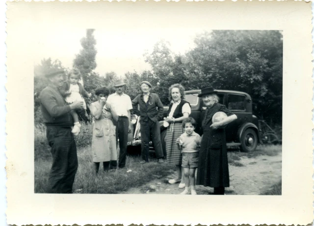 PORTRAIT FAMILLE DEVANT une voiture ancienne - photo ancienne an. 1940