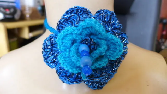 Blaue Blume Kragen Halskette Armband Handarbeit gehäkelt wechselnde Farbe +...
