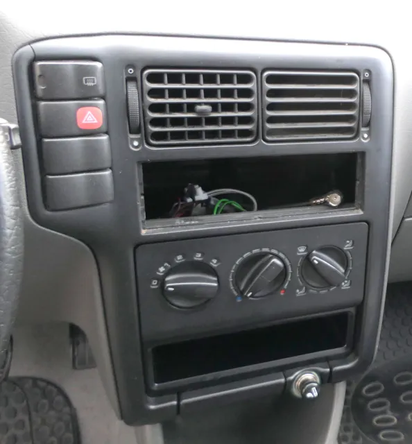 VW POLO 9N console centrale revêtement autour radio noir 6Q0858069N 152845  EUR 69,99 - PicClick FR
