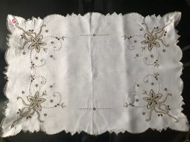 VINTAGE Cream Centrepiece Tablecentre Tablecloth Madeira Embroidery 50 X 34cm