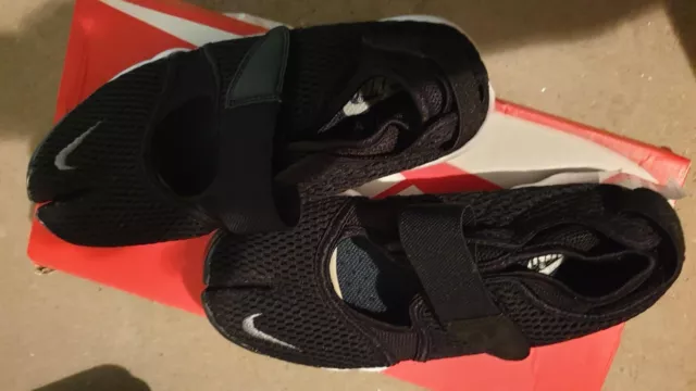 Nike Rift GS Schwarz Weiß Gr. 39 NEU OVP 848386001