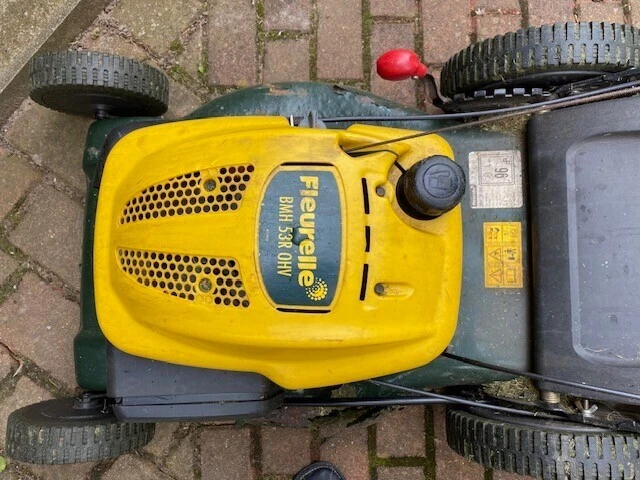 FLEURELLE MTD BMH53R-OHV Benzinrasenmäher mit Antrieb/ Mulchfuntion