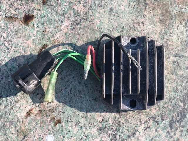 régulateur redresseur de courant  pour f 50 cv yamaha 4 tps carbu