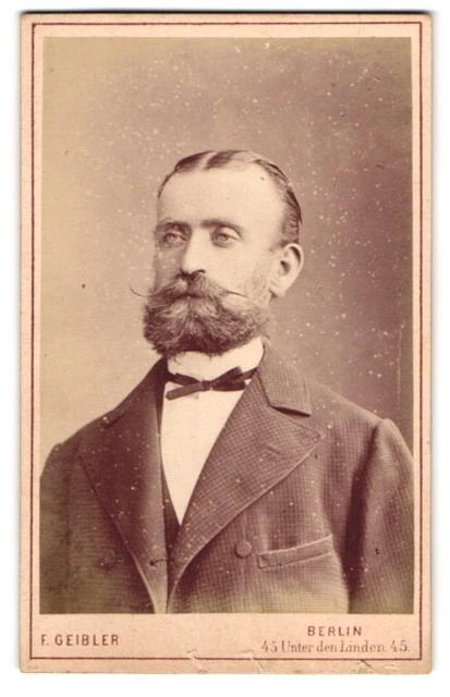 Fotografie F. Geibler, Berlin, Unter den Linden 45, Herr mit Vollbart und hoher