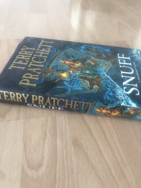 Terry Pratchett Snuff. Hardback Book Preowned 3