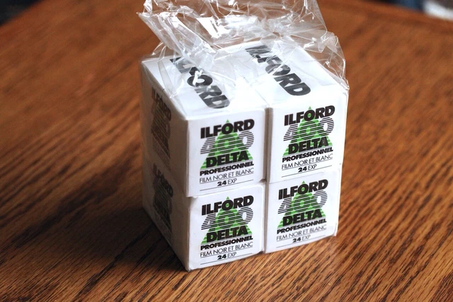 Ilford Delta 400 Professional 24 exp. 4 rollos, película de 35 mm en blanco y negro stock antiguo (exp2002)