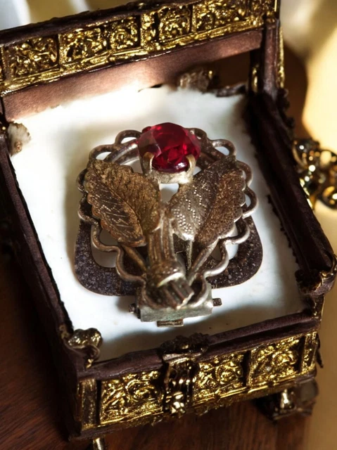 Belle Broche Vintage Argentée Avec Pierre Rose - Bijou Fantaisie Ancien XIXe Siècle, Parfait Pour Un Look Rétro !