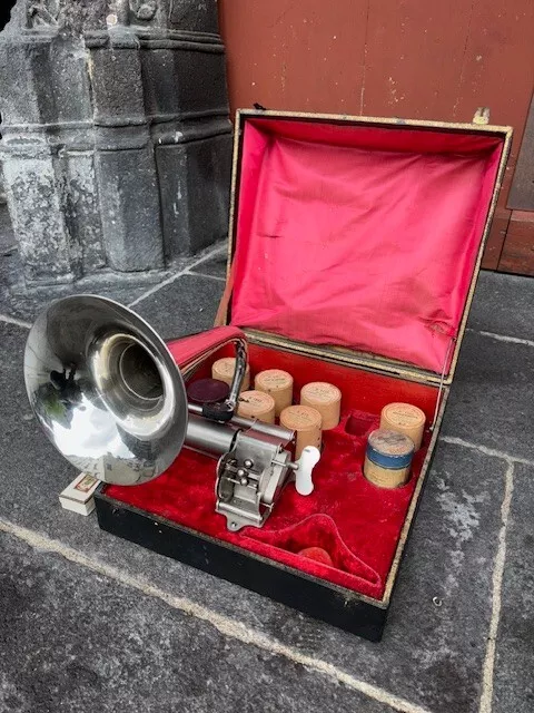 Rare phonographe à cylindre nécessaire