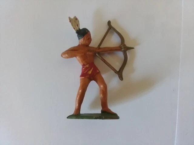 FIGURINE ANCIENNE STYLE starlux michel indien avec bouclier et couteau
