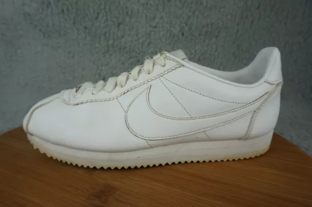 Nike Womens Sneakers Size 7.5 White Classic Cortez Retro Sneaker Leather Shoes