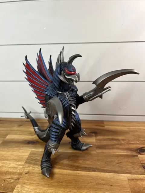 2004 Bandai Gigan 2005 9 1/2" tall Figure Godzilla Final Wars Kaiju Ships Fast!