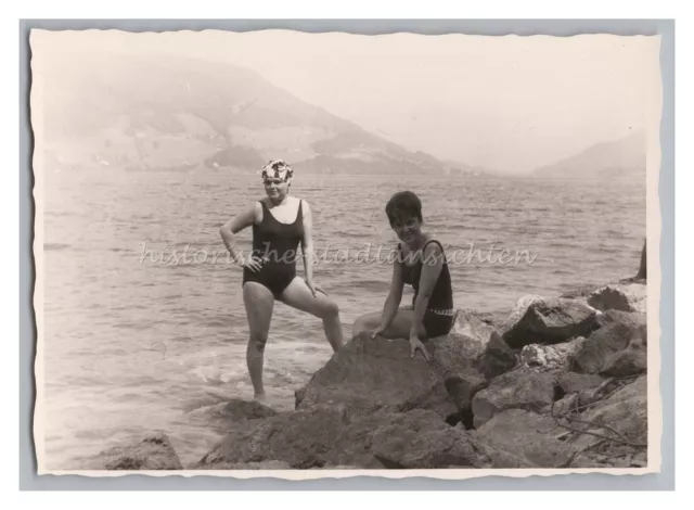 2 Frauen beim Baden - altes Foto 1967