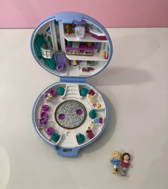 Polly Pocket Ice Skating Party 100% COMPLETE 1989 Vintage Bluebird 2 Figures