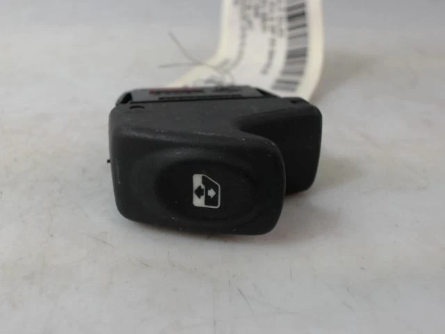 7700802566 COMMUTATEUR VITRES ELECTRIQUES Renault Clio Diesel (B/C/S/3/657) 1995