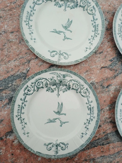 9 assiettes plates Gien en terre de fer, service Glycine vers 1875