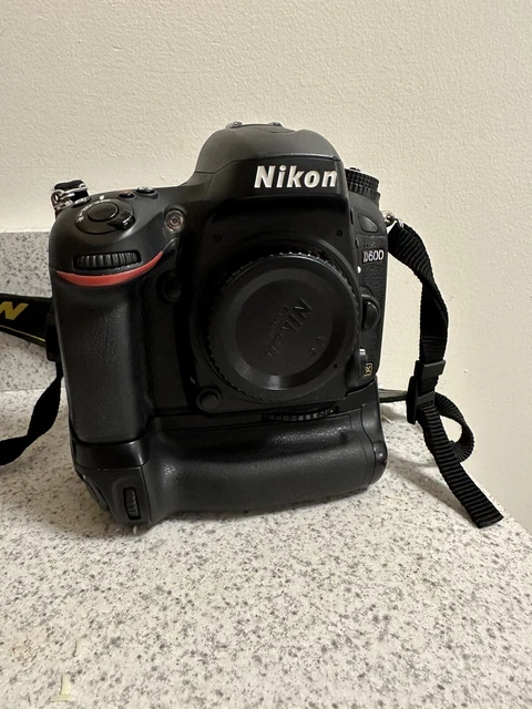 Nikon D600 24.3 Mp Full-Frame Fx Body & Grip 62K Shutters