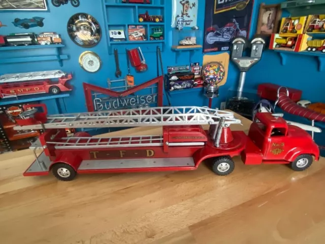 VINTAGE 1957 TONKA FIRE TRUCK No. 5 HYDRAULIC EXTENSION LADDER FIRE TRUCK