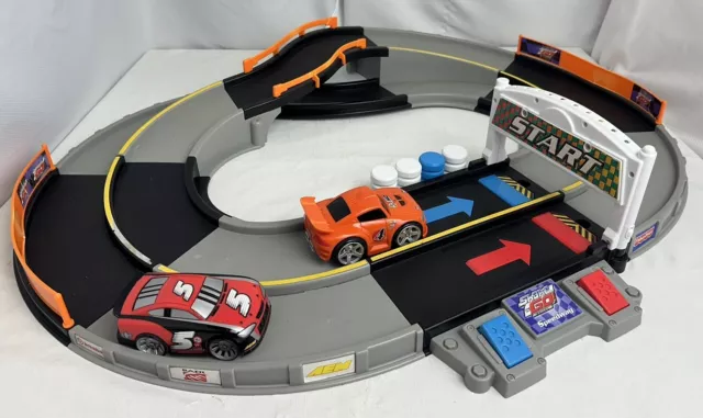 Fisher Price Mattel Shake N Go Racers Speedway Race Track Works 2 Cars Lights