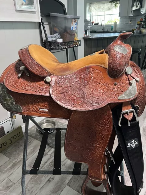 WESTERN SHOW SADDLE 16”. - BILLY COOK - Well taken care of