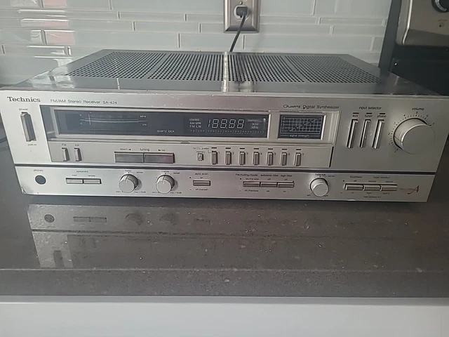 Technics SA-R330 Class A Quartz Synthesizer Phono CD AM/FM Stereo