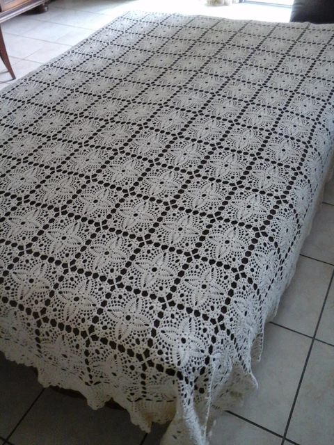 Véritable Dessus De Lit De Grand-mère Entièrement Fait à La Main Au Crochet En Fil De Coton