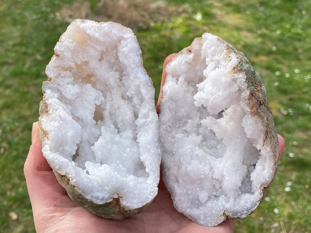 Geschlossene Quarz-Geode aus Smara, Marokko 14 x 12 cm