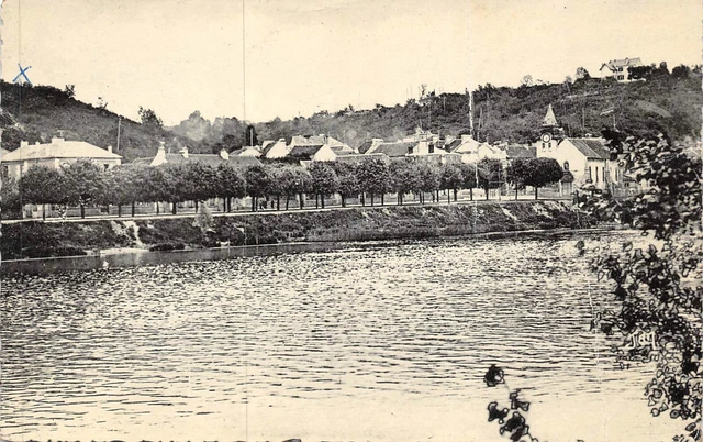 CPA-La Frette-sur-Seine - cottage on the banks of the Seine and church view