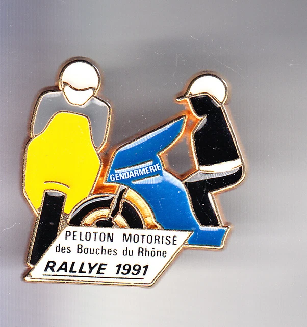 Pin's moto gendarmerie en porcelaine - Collection