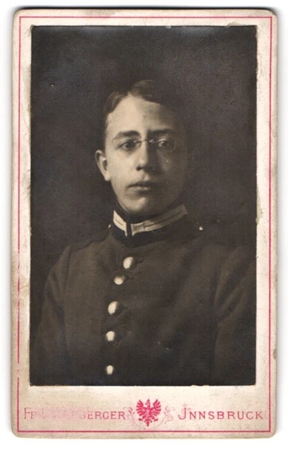 Fotografie Fr. Untersberger, Innsbruck, Junger Gardesoldat in Uniform mit Zwick