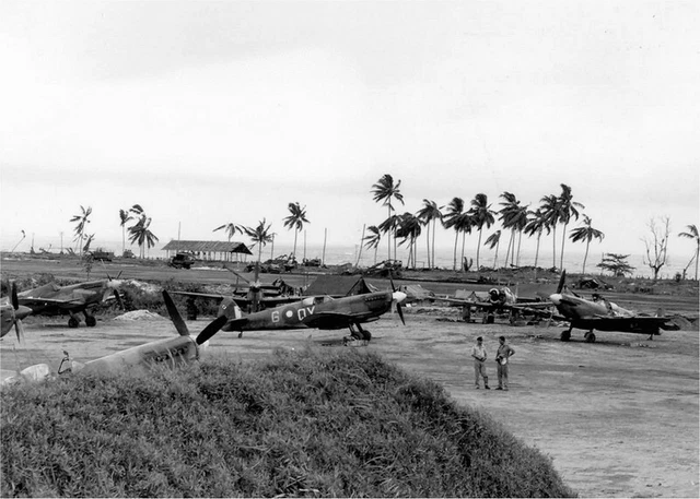 Photo  7 X 5"  Supermarine Spitfire E02-0