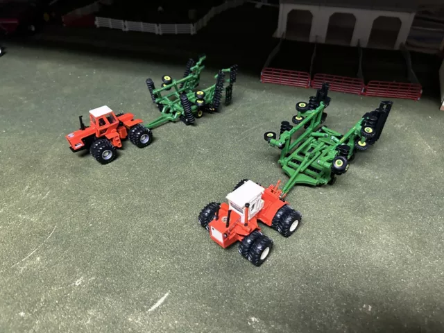 1/64 Ertl Allis-Chalmers 440 & 7580 4WD Tractors & 2 John Deere Disks