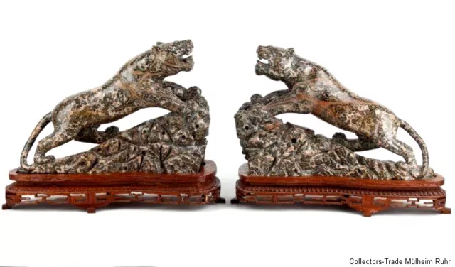 China 20. Jh. -A Pair Of Chinese Hardstone Models of Leopards - Chinois Scultura