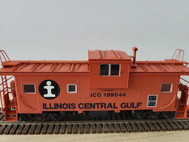 Atlas RTR Ext Vision Caboose: ICG Illinois Central Gulf #199044 Item #6209-1