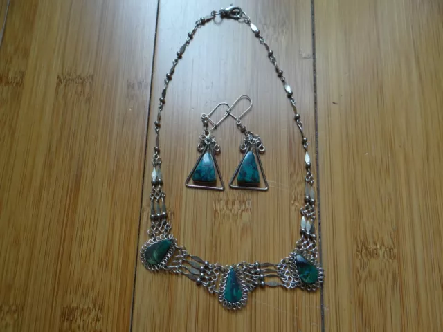 Parure collier et boucle d'oreilles pierres dures