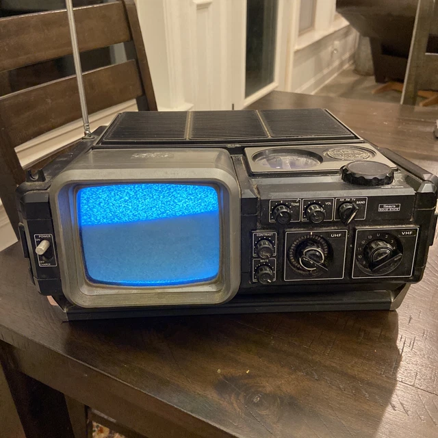 Vintage Sears Go Anywhere TV-radio 1978 model 564.50380700 3 way power.