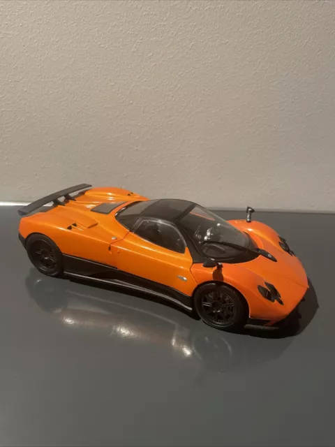 Mondo Motors Pagani Zonda F 1:18 Orange MM50092