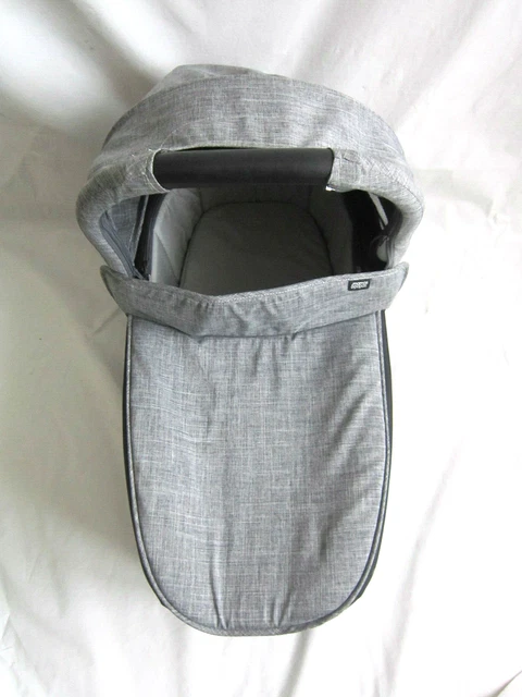 Mamas & Papas Flip XT2 Carrycot Pram - Grey
