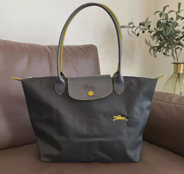 Damen-Umhängetasche „Le Pliage“ mit Stickerei von Longchamp, Tote L / Graphit