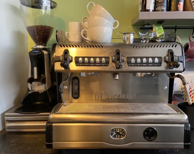 https://www.picclickimg.com/fRwAAOSwWupljcQb/La-Spaziale-S5-compact-Barista-Coffee-machine-bean.webp